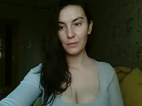 Snapshot of KatalinaQE chatting on October 2025 07:56:01 AM KatalinaQE online show from October 2025 07:56:01 AM