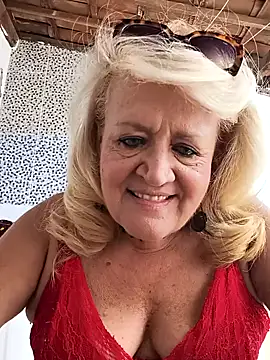 Belladama61 online show from May 2026 05:51:01 PM