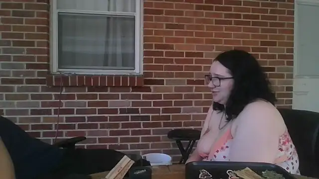 Snapshot of cheekychick420 chatting on November 2025 03:04:01 PM cheekychick420 online show from November 2025 03:04:01 PM