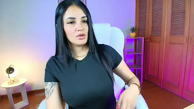 Julieta92  online show from June 2026 10:37:01 PM