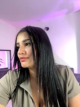 Snapshot of Julieta92_ chatting on October 2025 09:07:02 PM Julieta92 online show from October 2025 09:07:02 PM