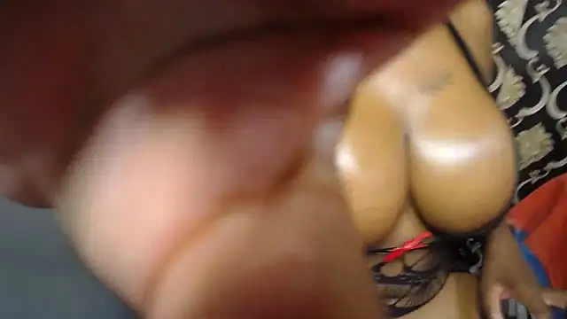 Snapshot of Ozimpho chatting on November 2025 05:30:02 AM Ozimpho online show from November 2025 05:30:02 AM