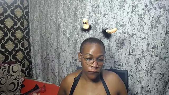 Snapshot of Ozimpho chatting on November 2025 10:27:01 AM Ozimpho online show from November 2025 10:27:01 AM