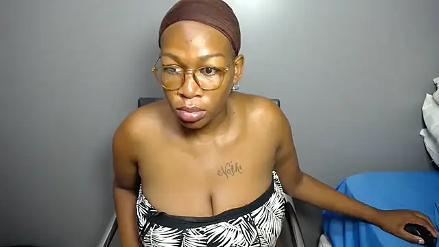 Snapshot of Ozimpho chatting on February 2026 12:50:01 AM Ozimpho online show from February 2026 12:50:01 AM