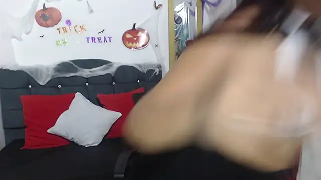 Snapshot of SamantaSweett_ chatting on October 2025 12:50:01 PM SamantaSweett online show from October 2025 12:50:01 PM