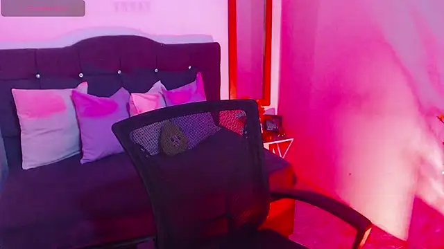 Snapshot of SamantaSweett_ chatting on November 2025 01:00:02 PM SamantaSweett online show from November 2025 01:00:02 PM