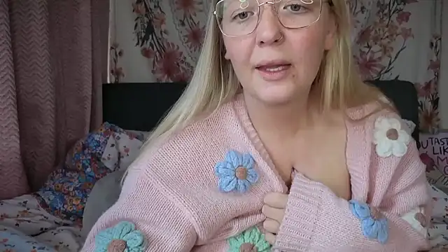 Daisyxoxo  online show from October 2025 08:48:02 AM