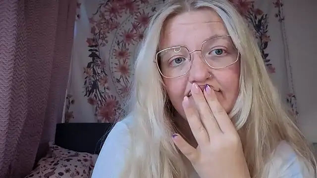 Daisyxoxo  online show from September 2025 08:32:02 AM