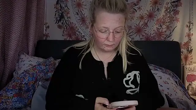 Daisyxoxo  online show from February 2026 09:44:02 AM