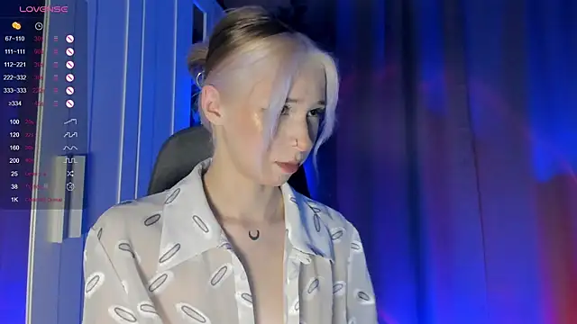 Snapshot of MiSeki chatting on November 2025 12:26:01 AM MiSeki online show from November 2025 12:26:01 AM