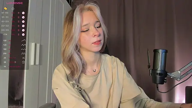 Snapshot of MiSeki chatting on November 2025 12:03:01 AM MiSeki online show from November 2025 12:03:01 AM