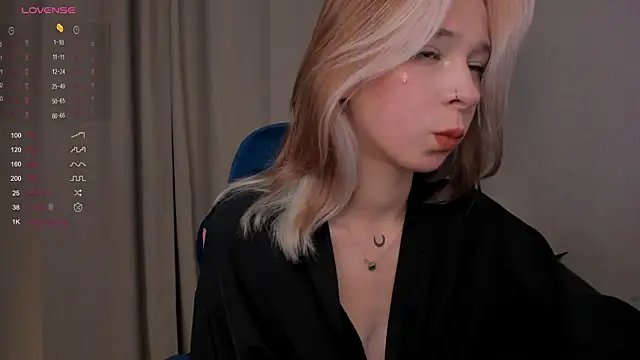 Snapshot of MiSeki chatting on October 2025 12:02:02 AM MiSeki online show from October 2025 12:02:02 AM