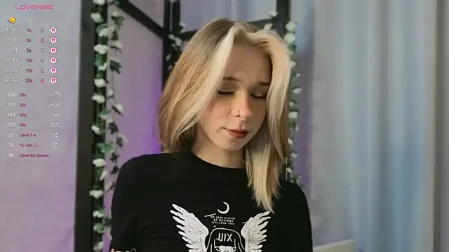 Snapshot of MiSeki chatting on October 2025 07:46:01 PM MiSeki online show from October 2025 07:46:01 PM