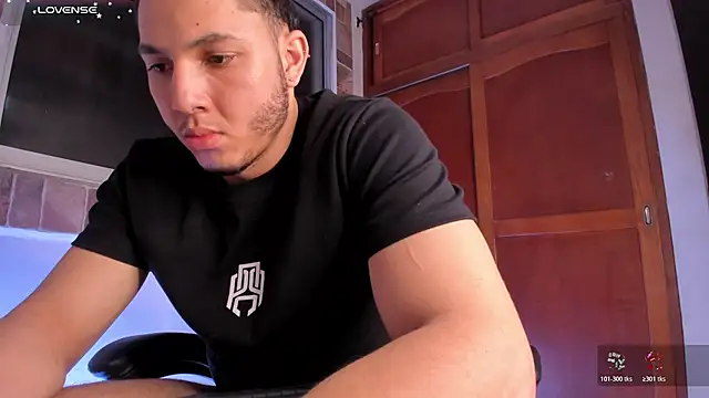 Snapshot of max_valiant1 chatting on January 2026 07:12:02 AM max valiant1 online show from January 2026 07:12:02 AM