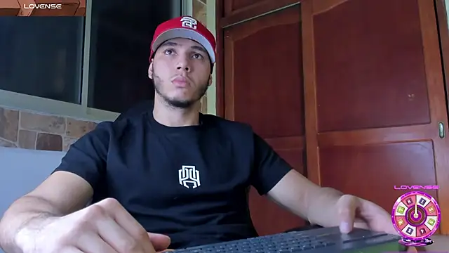 Snapshot of max_valiant1 chatting on December 2025 04:17:01 AM max valiant1 online show from December 2025 04:17:01 AM