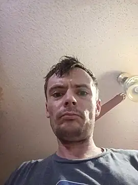 Snapshot of RichardW chatting on November 2025 08:07:01 AM RichardW online show from November 2025 08:07:01 AM