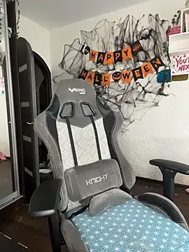 Snapshot of MikssMolly chatting on November 2025 06:47:01 AM MikssMolly online show from November 2025 06:47:01 AM