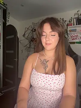 Snapshot of MikssMolly chatting on December 2025 07:07:01 AM MikssMolly online show from December 2025 07:07:01 AM