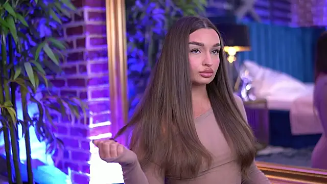 Snapshot of MillaSerene chatting on November 2025 07:02:01 AM MillaSerene online show from November 2025 07:02:01 AM