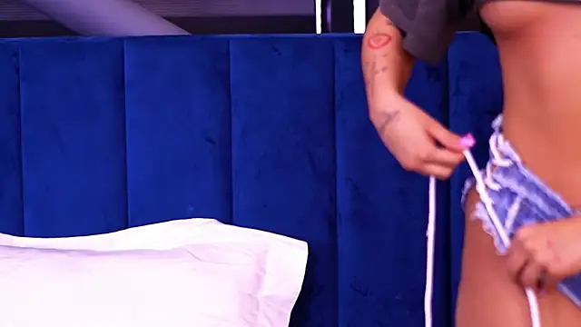 Snapshot of MillaSerene chatting on October 2025 04:55:02 AM MillaSerene online show from October 2025 04:55:02 AM