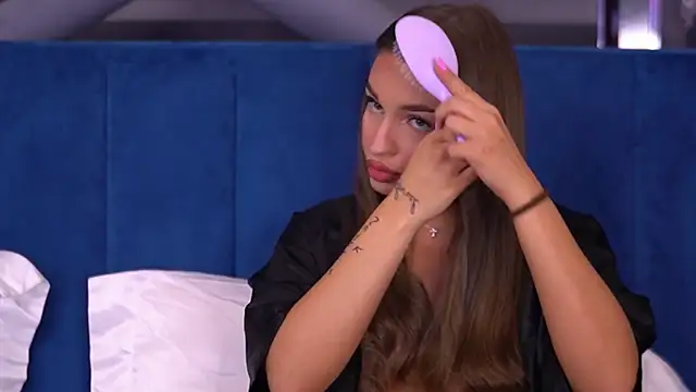 Snapshot of MillaSerene chatting on October 2025 04:33:01 AM MillaSerene online show from October 2025 04:33:01 AM