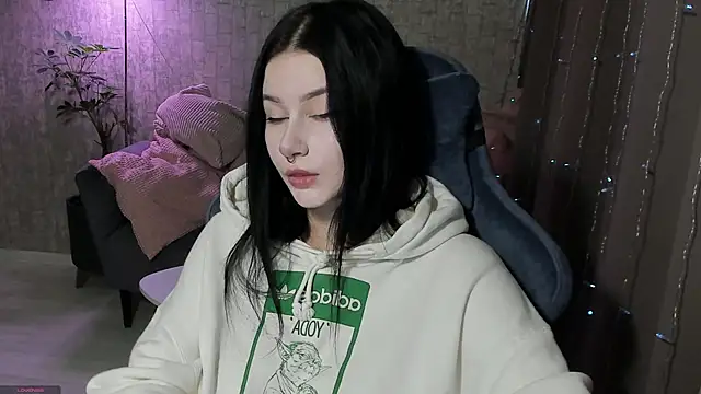 AlinaGreeeen online show from September 2025 04:40:02 AM