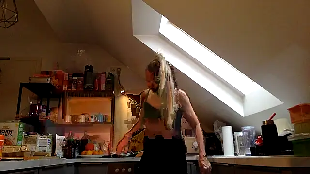 Snapshot of blondi2077 chatting on September 2025 01:22:01 PM blondi2077 online show from September 2025 01:22:01 PM