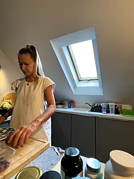 blondi2077 online show from October 2025 11:33:01 AM