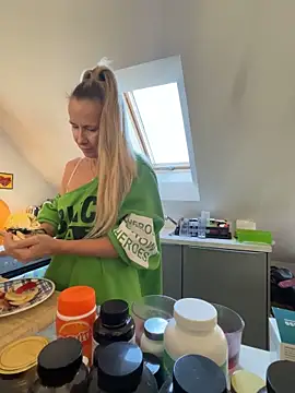 blondi2077 online show from October 2025 10:04:01 AM