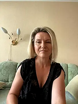 Snapshot of AliceSwan4011 chatting on September 2025 02:34:02 PM AliceSwan4011 online show from September 2025 02:34:02 PM