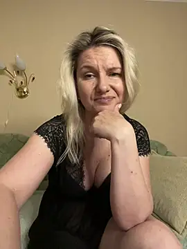 Snapshot of AliceSwan4011 chatting on May 2026 02:36:01 PM AliceSwan4011 online show from May 2026 02:36:01 PM