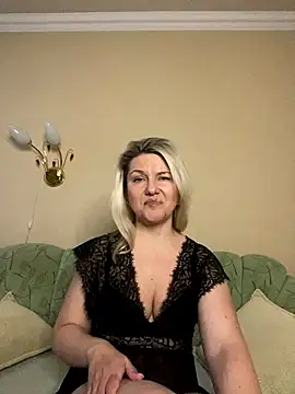 AliceSwan4011 online show from January 2026 02:31:02 PM