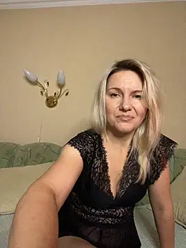Snapshot of AliceSwan4011 chatting on October 2025 03:54:02 AM AliceSwan4011 online show from October 2025 03:54:02 AM