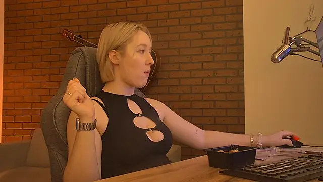 Snapshot of CinBellamy chatting on February 2026 04:46:01 AM CinBellamy online show from February 2026 04:46:01 AM