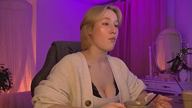 Snapshot of CinBellamy chatting on February 2026 04:15:01 AM CinBellamy online show from February 2026 04:15:01 AM