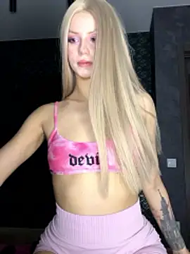 FavoriteKira online show from March 2026 06:12:02 PM