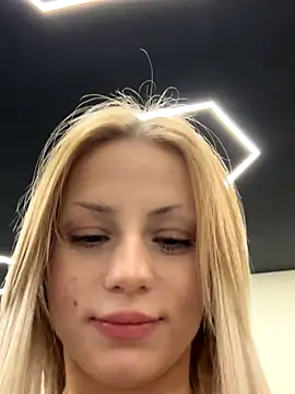 FavoriteKira online show from January 2026 06:13:02 PM