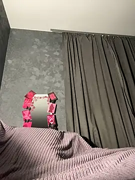 FavoriteKira online show from November 2025 07:18:02 PM