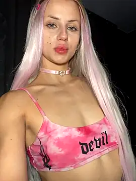 FavoriteKira online show from September 2025 05:24:01 PM