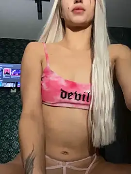 FavoriteKira online show from October 2025 03:11:01 PM