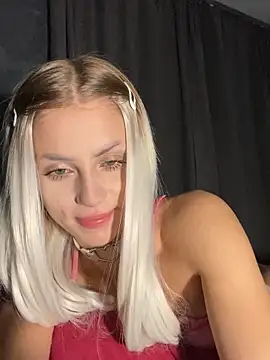 FavoriteKira online show from September 2025 04:39:01 PM