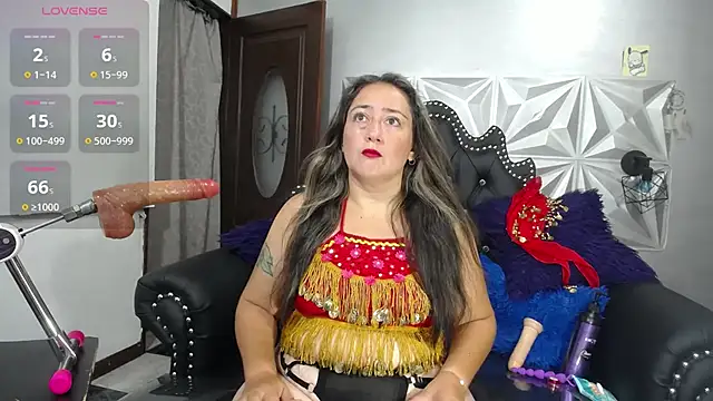 naughty milf esmeralda online show from October 2025 03:04:01 AM