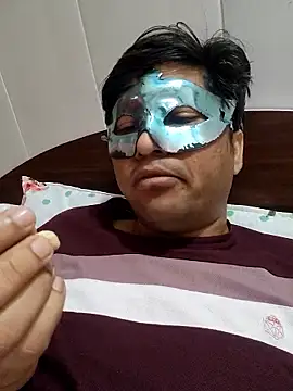 Snapshot of Radhika_01 chatting on January 2026 05:33:01 AM Radhika 01 online show from January 2026 05:33:01 AM