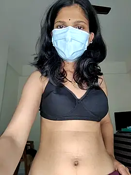 Shivani2002 online show from April 2026 05:52:02 PM