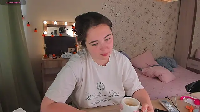Snapshot of Alice_next_door chatting on July 2026 09:53:01 AM Alice next door online show from July 2026 09:53:01 AM