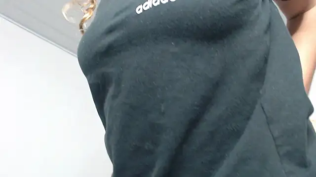 Snapshot of Giia_Monroe chatting on November 2025 04:30:01 PM Giia Monroe online show from November 2025 04:30:01 PM