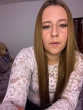 Snapshot of Cutie_blondie chatting on November 2025 11:53:01 PM Cutie blondie online show from November 2025 11:53:01 PM