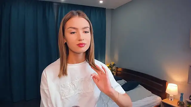 Snapshot of IsaVesco chatting on September 2025 07:57:01 PM IsaVesco online show from September 2025 07:57:01 PM