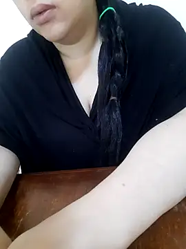 Snapshot of Madam-bezoul- chatting on September 2025 11:32:02 AM Madam-bezoul- online show from September 2025 11:32:02 AM