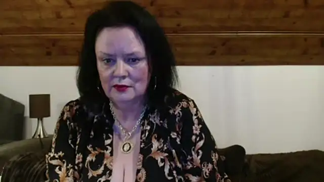 Snapshot of TiffanyMature chatting on November 2025 10:24:01 PM TiffanyMature online show from November 2025 10:24:01 PM